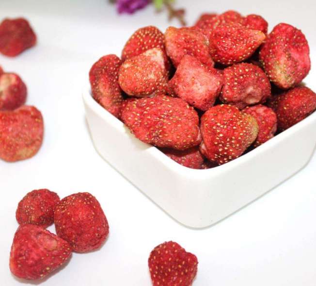 Healthy Snack Frozen dried Strawberry fruits in loose Factory wholesale